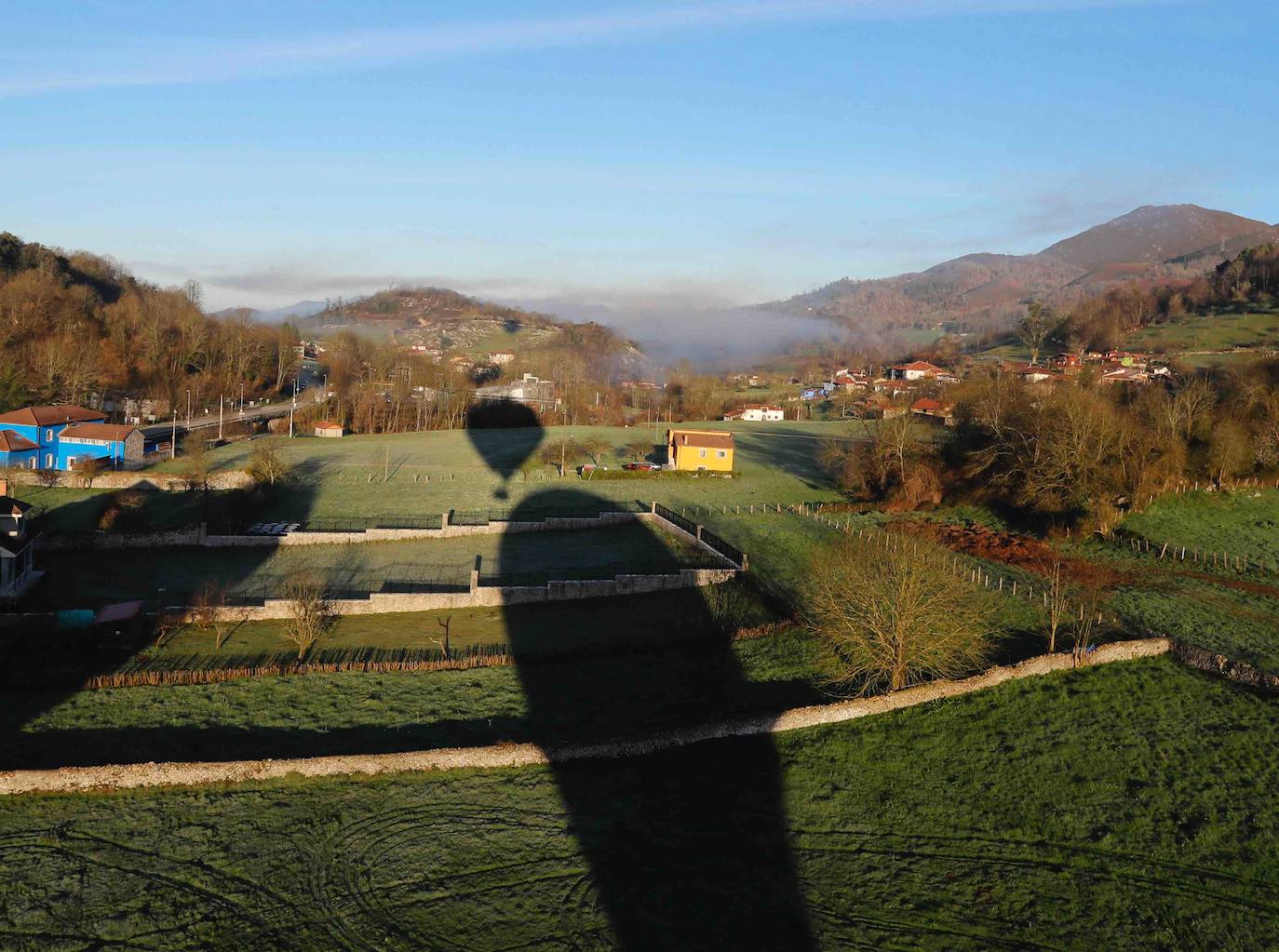 La travesía en globo sobre los Picos de Europa dejó este miércoles unas imágenes espectaculares. Una decena de participantes, procedentes de distintos puntos de España, participaron en esta prueba que se volvía a celebrar después de treinta años.