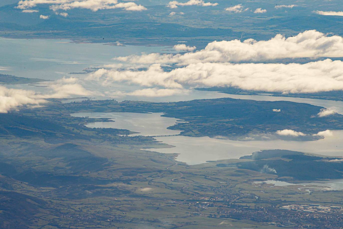 La travesía en globo sobre los Picos de Europa dejó este miércoles unas imágenes espectaculares. Una decena de participantes, procedentes de distintos puntos de España, participaron en esta prueba que se volvía a celebrar después de treinta años.