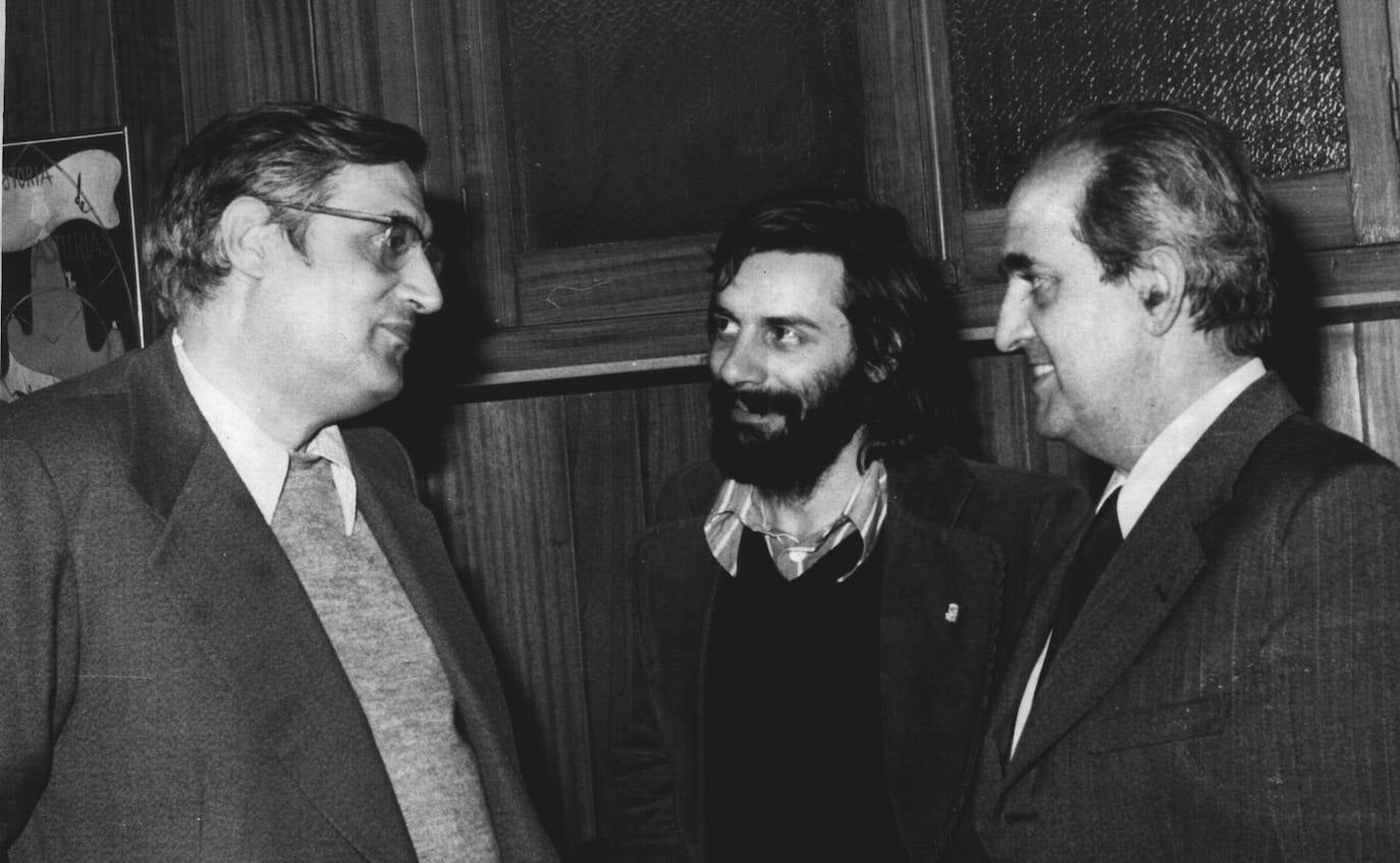 El avilesino Fernando Morán, ministro de Asuntos Exteriores entre los años 1982 y 1985, ha muerto a los 93 años en Madrid.