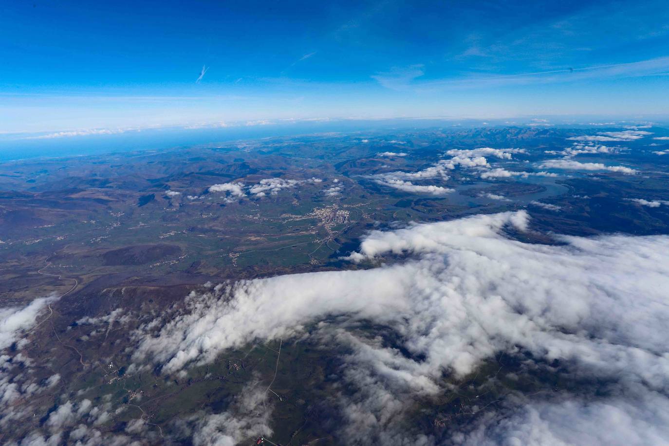 La 'Travesía en globo Picos de Europa 2020' dejó imágenes espectaculares. Tomaron parte una decena de participantes, procedentes de distintos puntos de España.