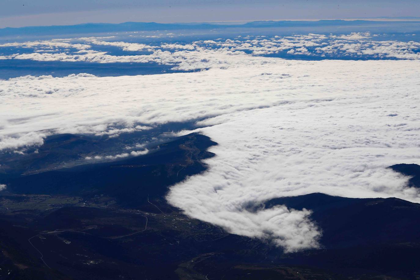 La 'Travesía en globo Picos de Europa 2020' dejó imágenes espectaculares. Tomaron parte una decena de participantes, procedentes de distintos puntos de España.