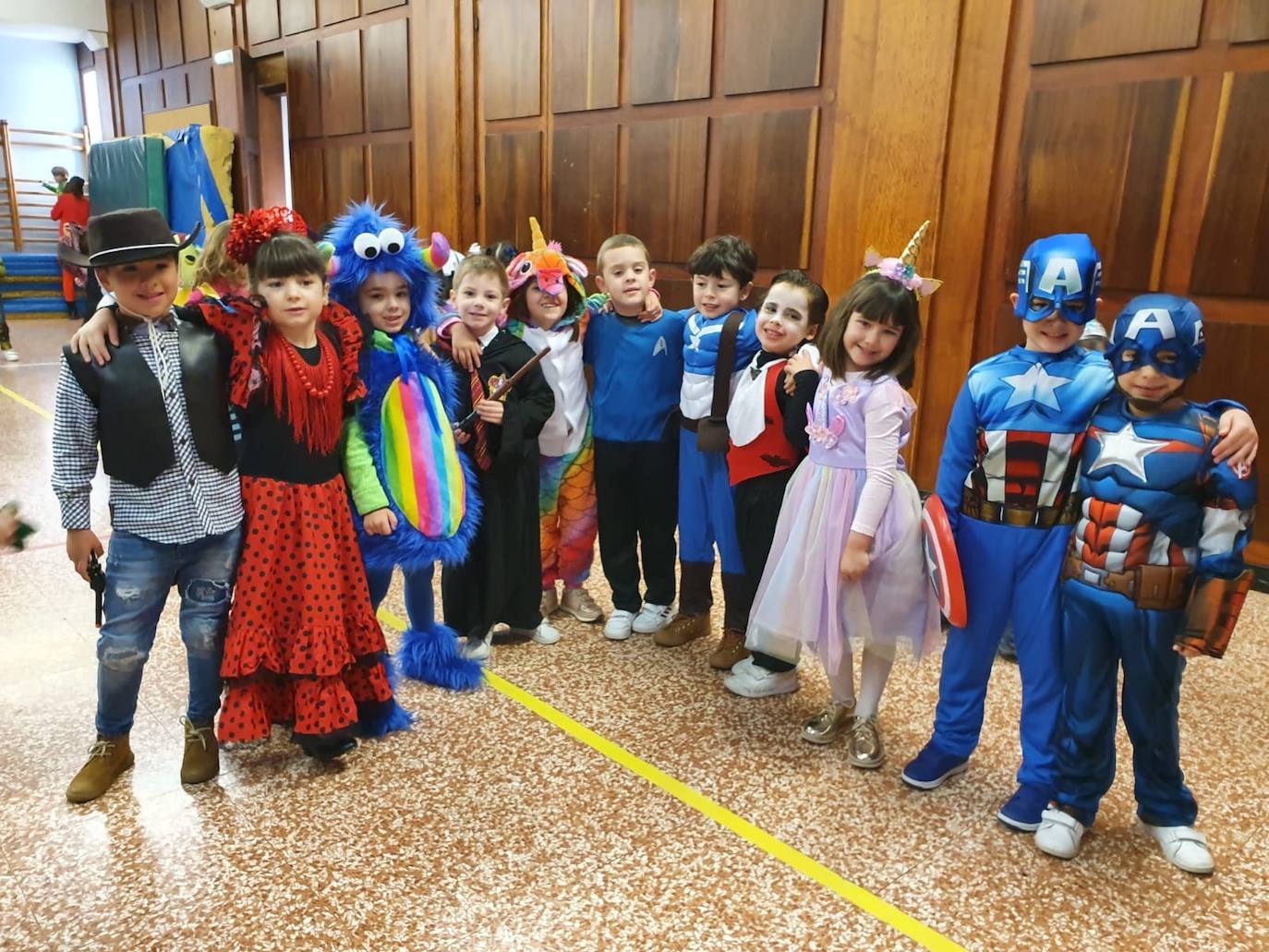 Algunos centros como los de infantil de San Eutiquio, El Bibio, Gloria Fuertes, Jovellanos, Severo Ochoa o San Vicente de Paúl hicieron que los más pequeños disfrutaran de una jornada especial