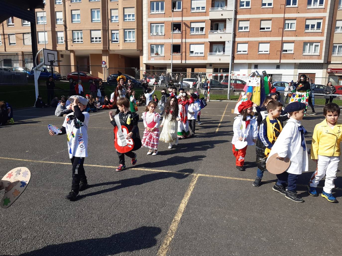 Algunos centros como los de infantil de San Eutiquio, El Bibio, Gloria Fuertes, Jovellanos, Severo Ochoa o San Vicente de Paúl hicieron que los más pequeños disfrutaran de una jornada especial