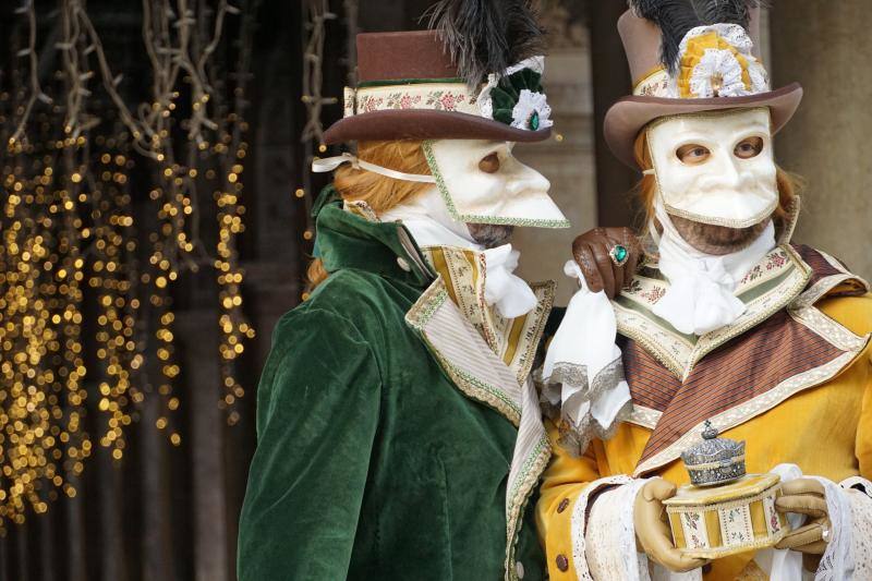 La ciudad italiana de Venecia celebra uno de los carnavales más prestigiosos de Europa. El 'Vuelo del ángel' da el pistoletazo de salida a varios días de fiesta.