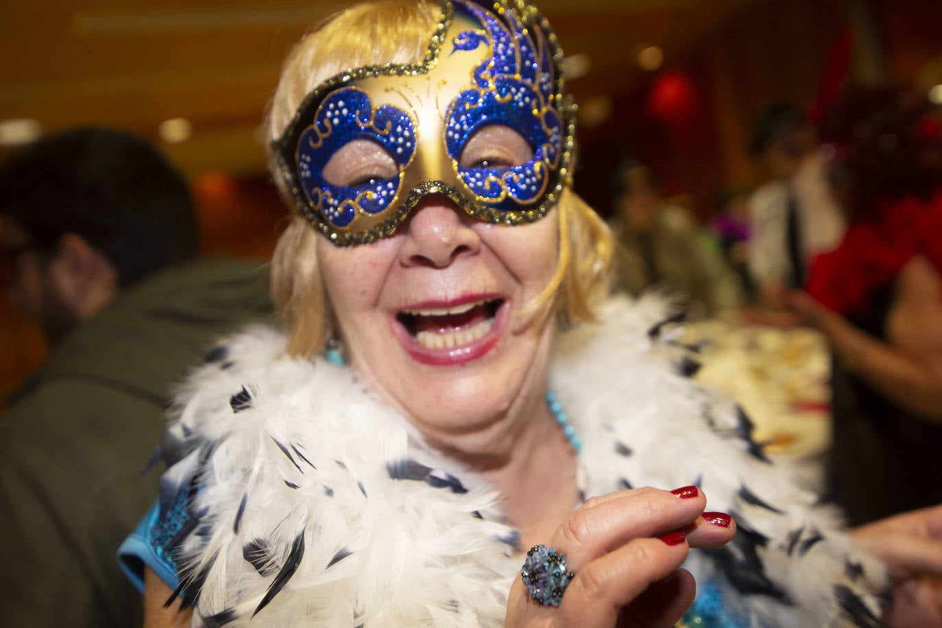 Las comadres prenden el antroxu en Avilés