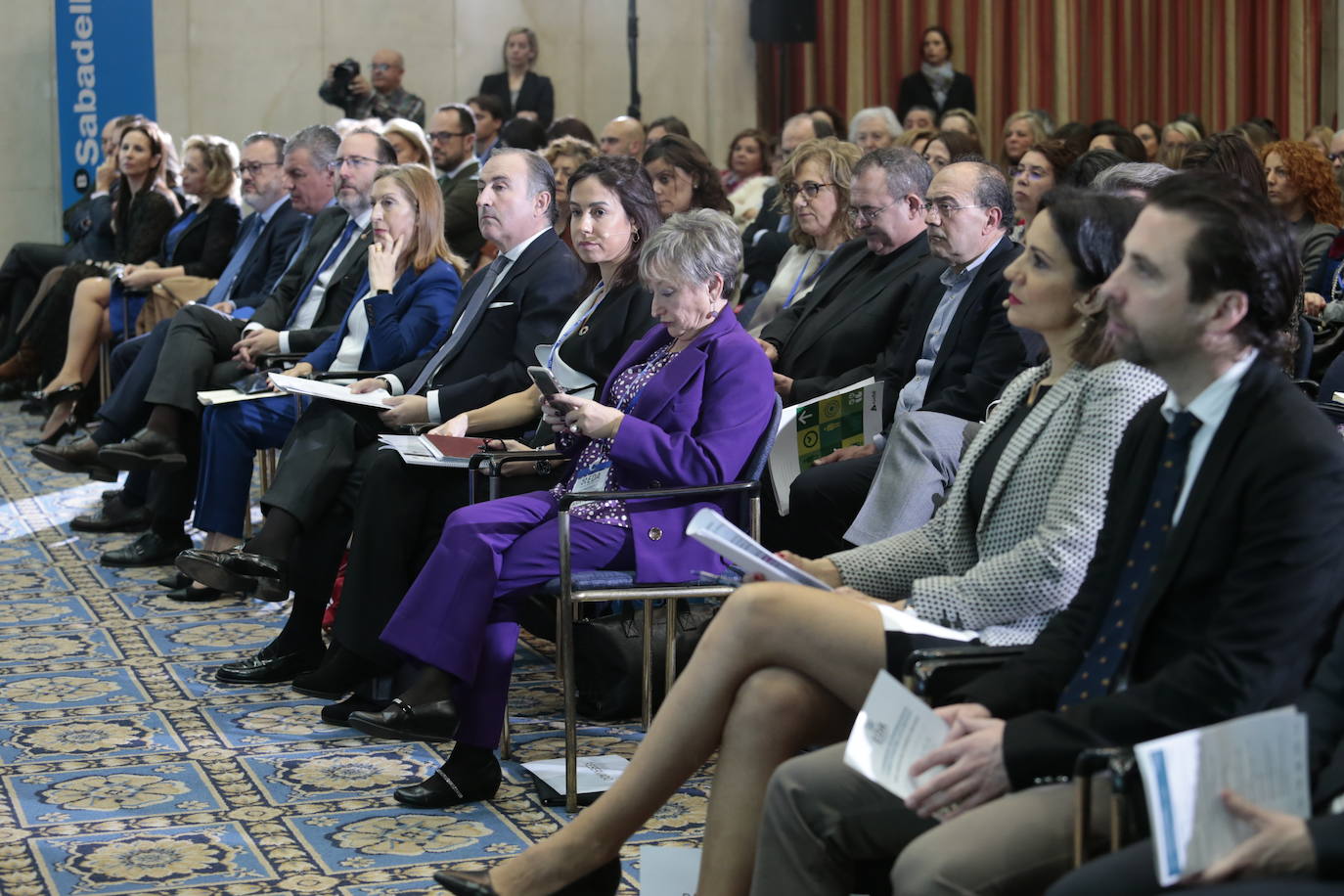  La capital del Principado ha acogido este viernes el Congreso de Empresarias y Directivas del Atlántico. En la inauguración han participado la vicepresidenta segunda del Congreso de los Diputados, Ana Pastor, y la presidenta de Adif, Isabel Pardo de Vera.