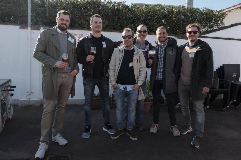 Decenas de personas se dieron cita este viernes en el I Encuentro de Sociedades gastronómicas de Gijón. Lo hicieron en torno a la mesa en El Faro del Piles. Peña la Dehesa. 