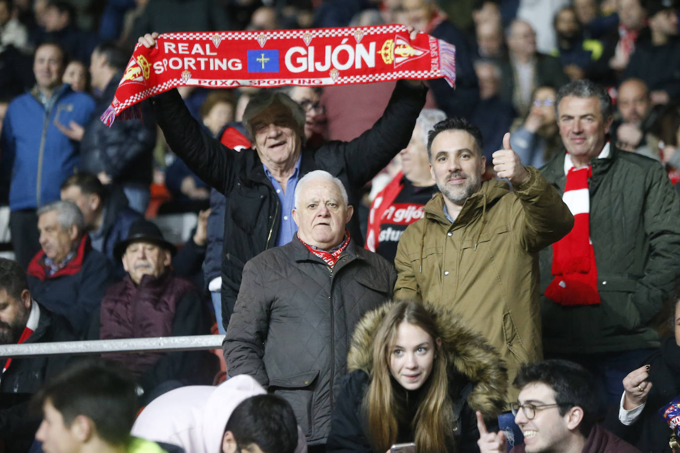 Fotos: ¿Estuviste en el Sporting - Cádiz? ¡Búscate!