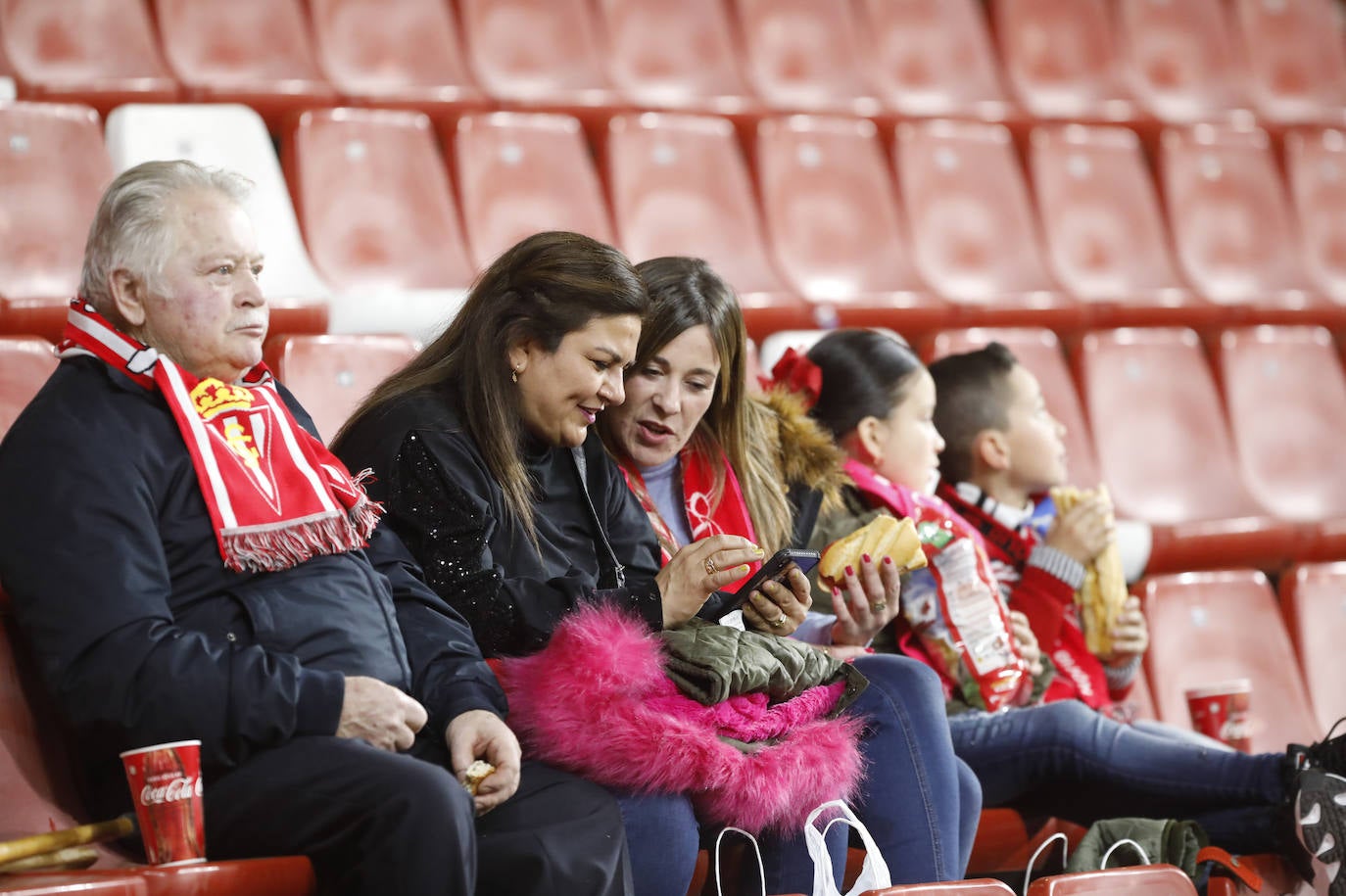 Fotos: ¿Estuviste en el Sporting - Cádiz? ¡Búscate!