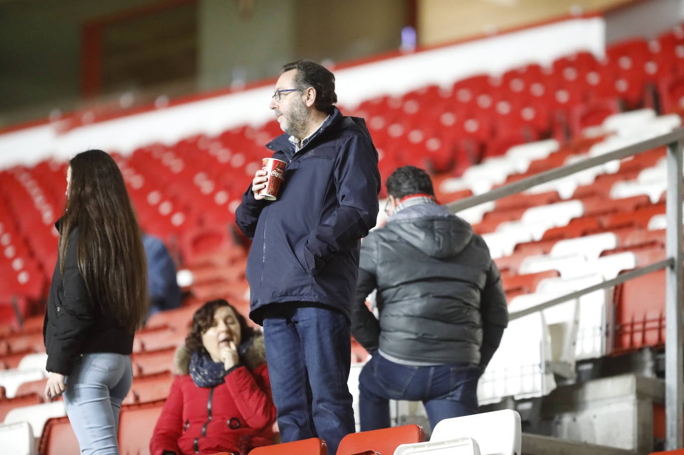 Fotos: ¿Estuviste en el Sporting - Cádiz? ¡Búscate!