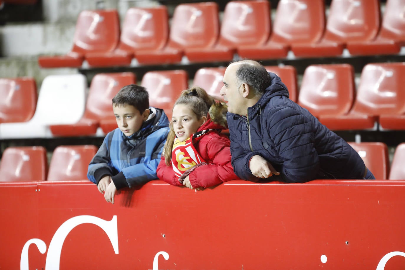 Fotos: ¿Estuviste en el Sporting - Cádiz? ¡Búscate!