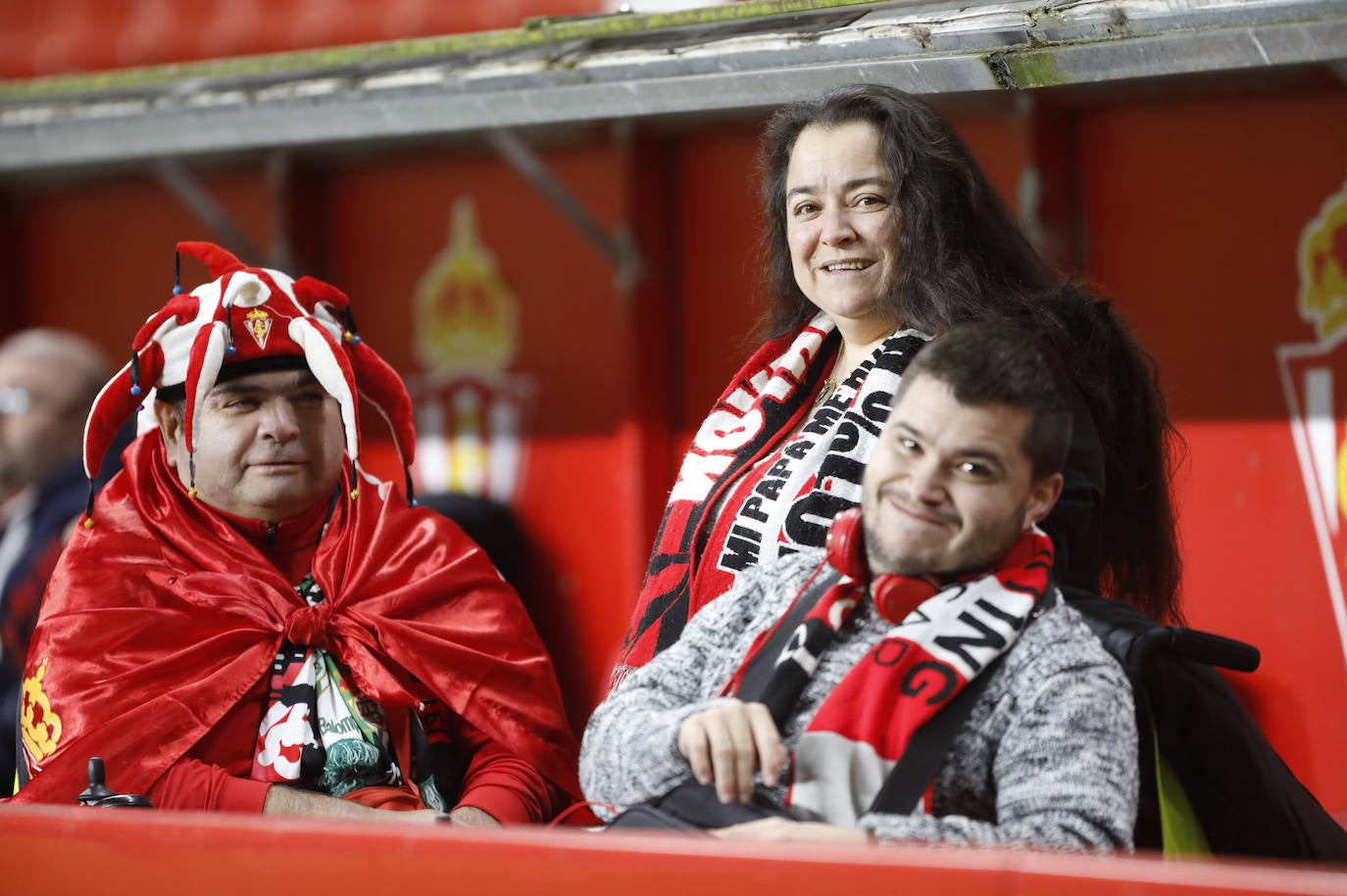 Fotos: ¿Estuviste en el Sporting - Cádiz? ¡Búscate!