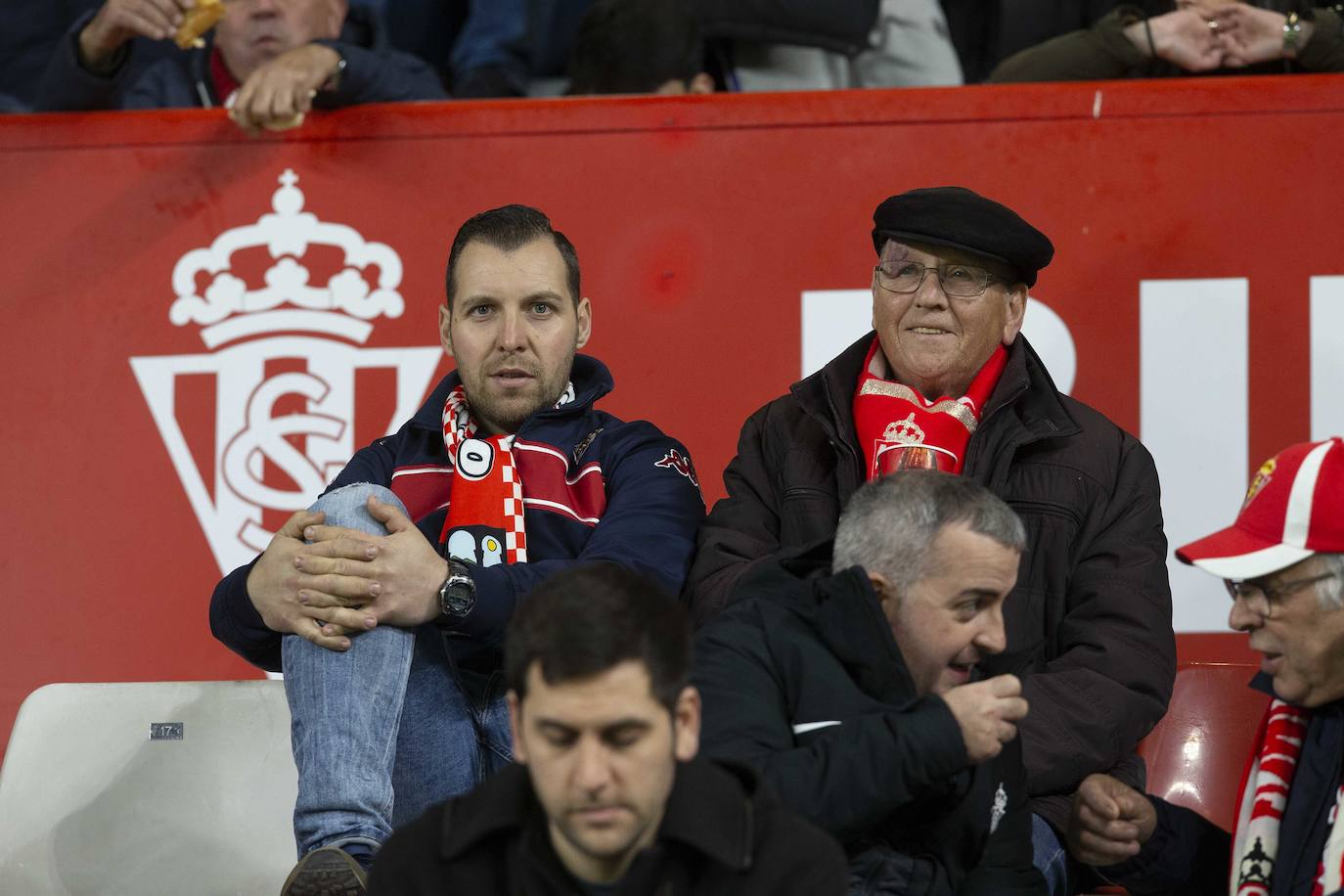 Fotos: ¿Estuviste en el Sporting - Cádiz? ¡Búscate!