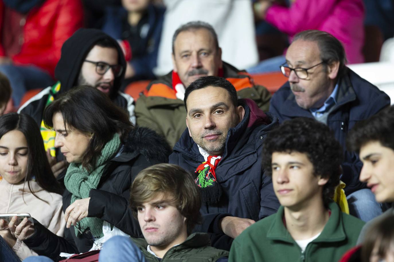 Fotos: ¿Estuviste en el Sporting - Cádiz? ¡Búscate!