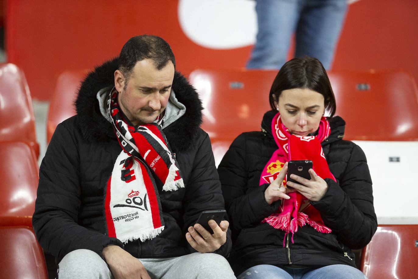 Fotos: ¿Estuviste en el Sporting - Cádiz? ¡Búscate!