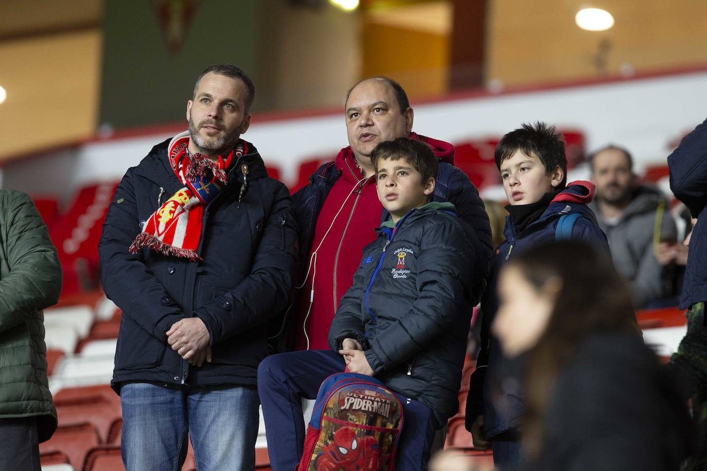 Fotos: ¿Estuviste en el Sporting - Cádiz? ¡Búscate!