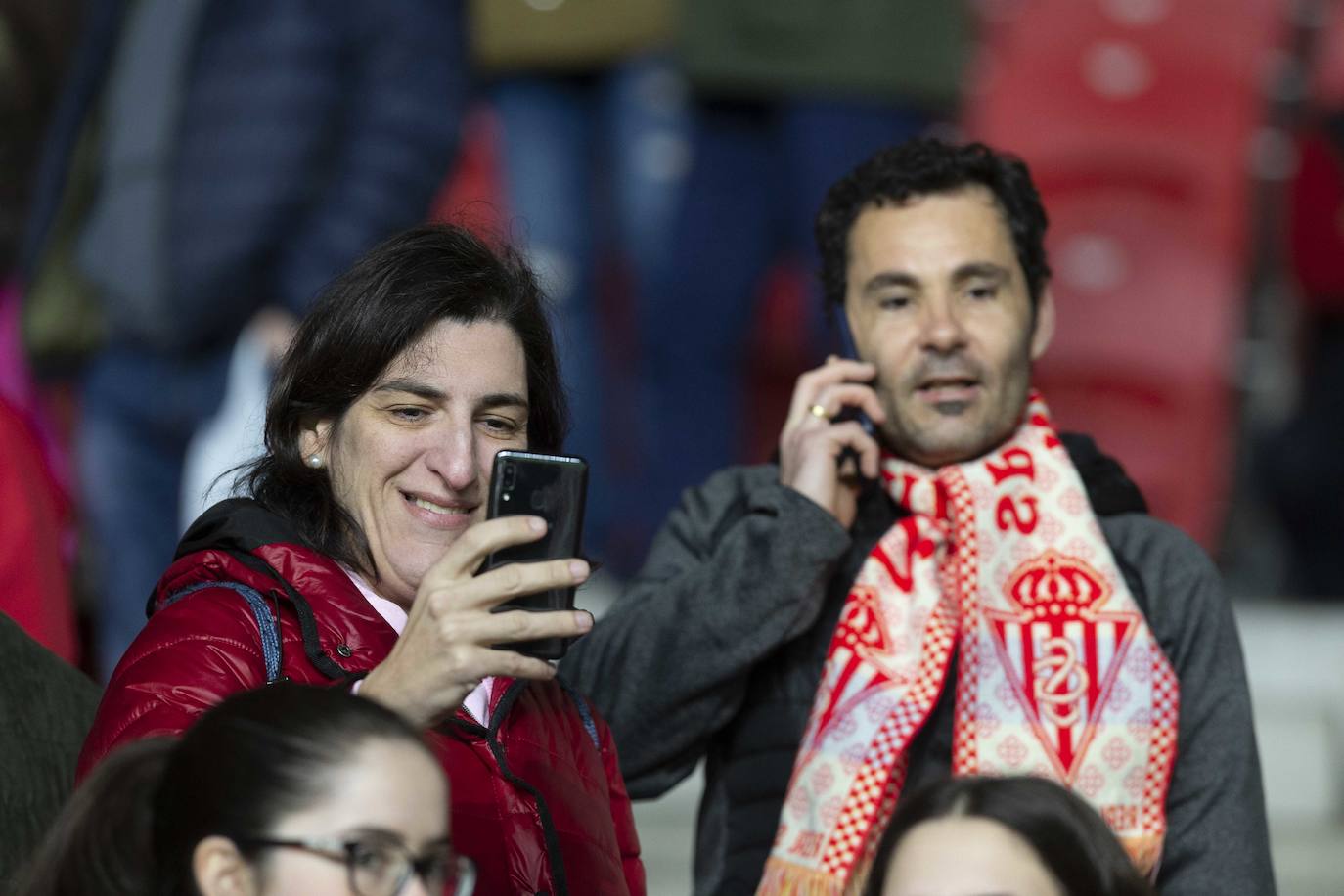 Fotos: ¿Estuviste en el Sporting - Cádiz? ¡Búscate!