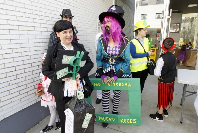 El barrio gijonés inicia el carnaval con una denuncia por la falta de servicios.