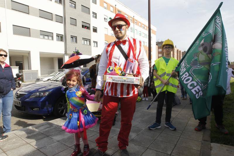 El barrio gijonés inicia el carnaval con una denuncia por la falta de servicios.