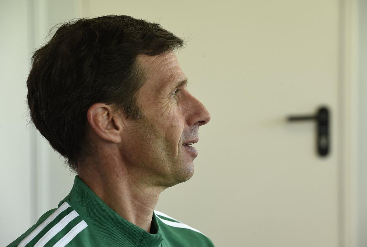 José Ángel 'Cuco' Ziganda durante su intervención ante los medios, ayer, tras el entrenamiento.