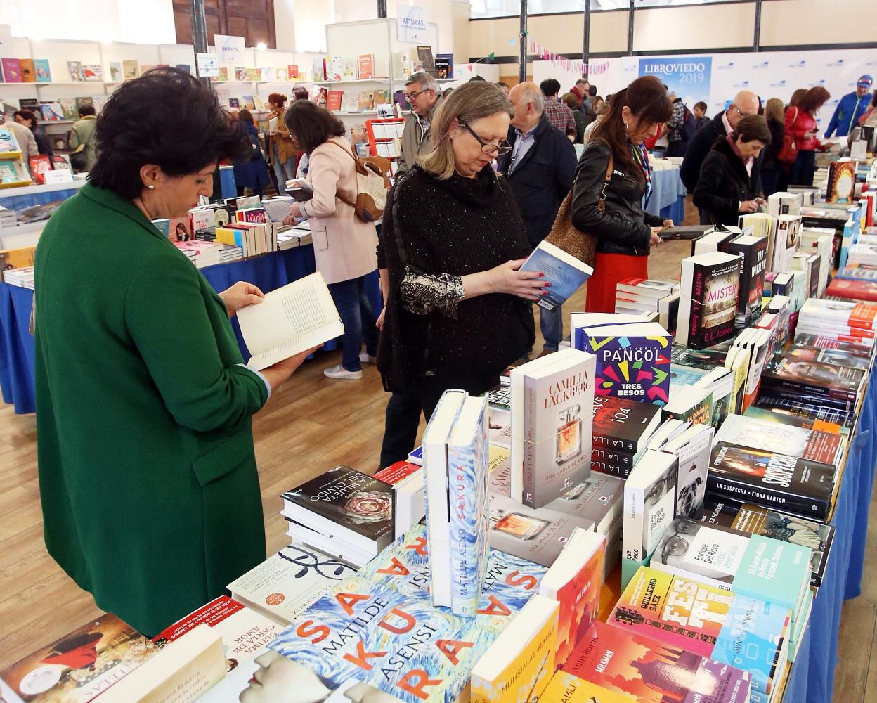 Imagen de la edición pasada dela feria del libro ovetense. 