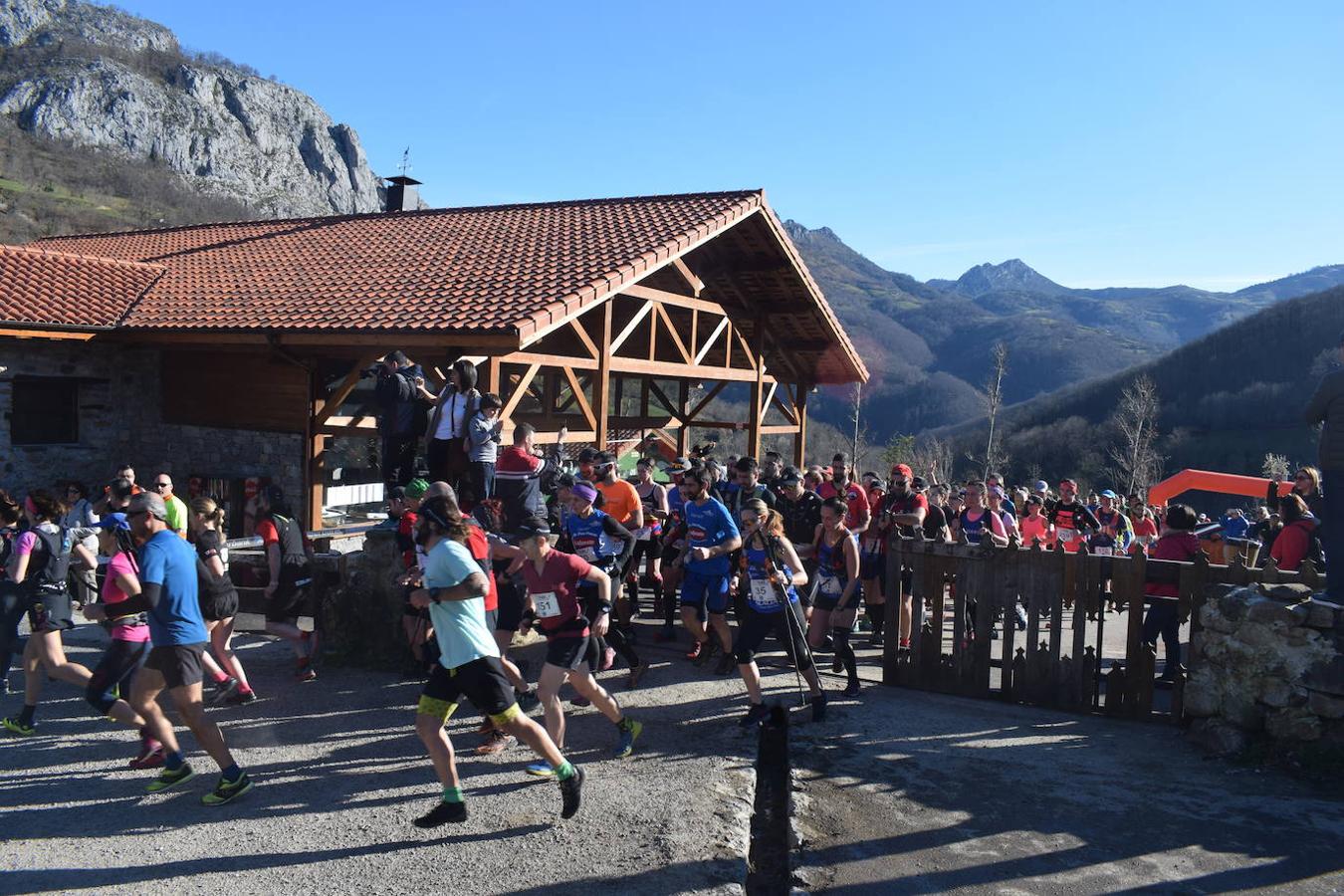 Casi 300 corredores se dieron cita este domingo 23 en el tradicional Trail Cabeza L'Arcu 2020 en el pueblo de Caleao, el mismo corazón del Parque Natural de Redes. Una de esas citas obligatorias para los amantes del trail en Asturias, que ha dejado en el pódium absoluto masculino a Adrián Serrano Tomé, Alberto Fernández Palacio y José Pedro Bayón Menéndez; y en el femenino a Laura Álvarez Álvarez, Iris Fernández García y Eva Álvarez Cerra.