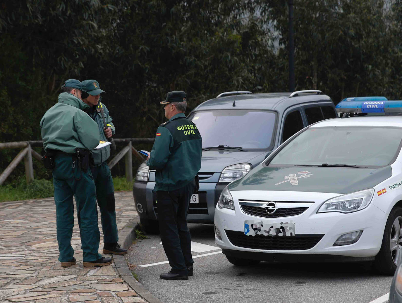 Bomberos, el Helimer y Salvamento Marítimo tratan de encontrar al hombre, desaparecido desde este lunes a mediodía