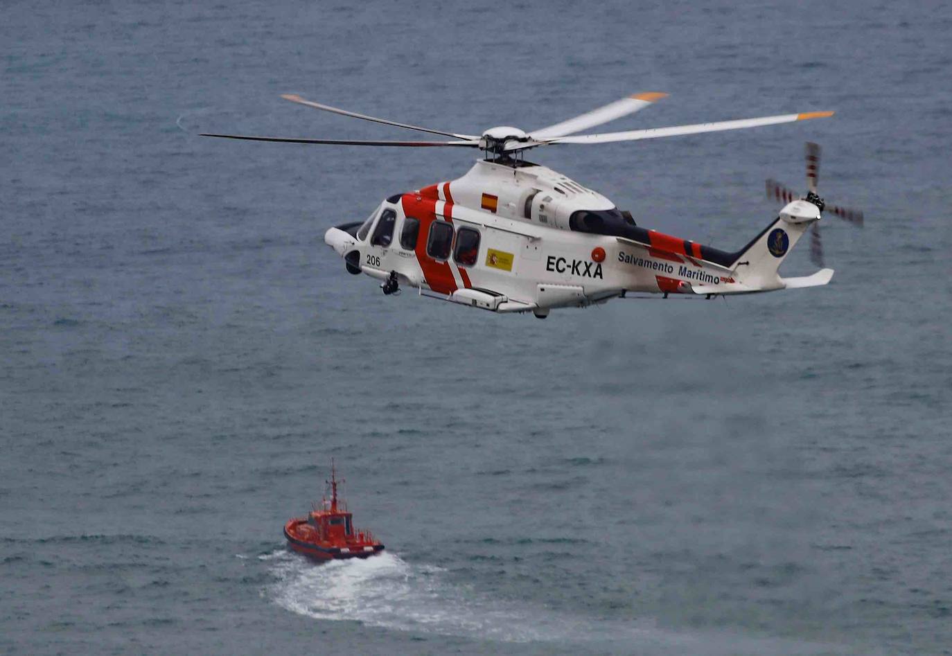 Bomberos, el Helimer y Salvamento Marítimo tratan de encontrar al hombre, desaparecido desde este lunes a mediodía