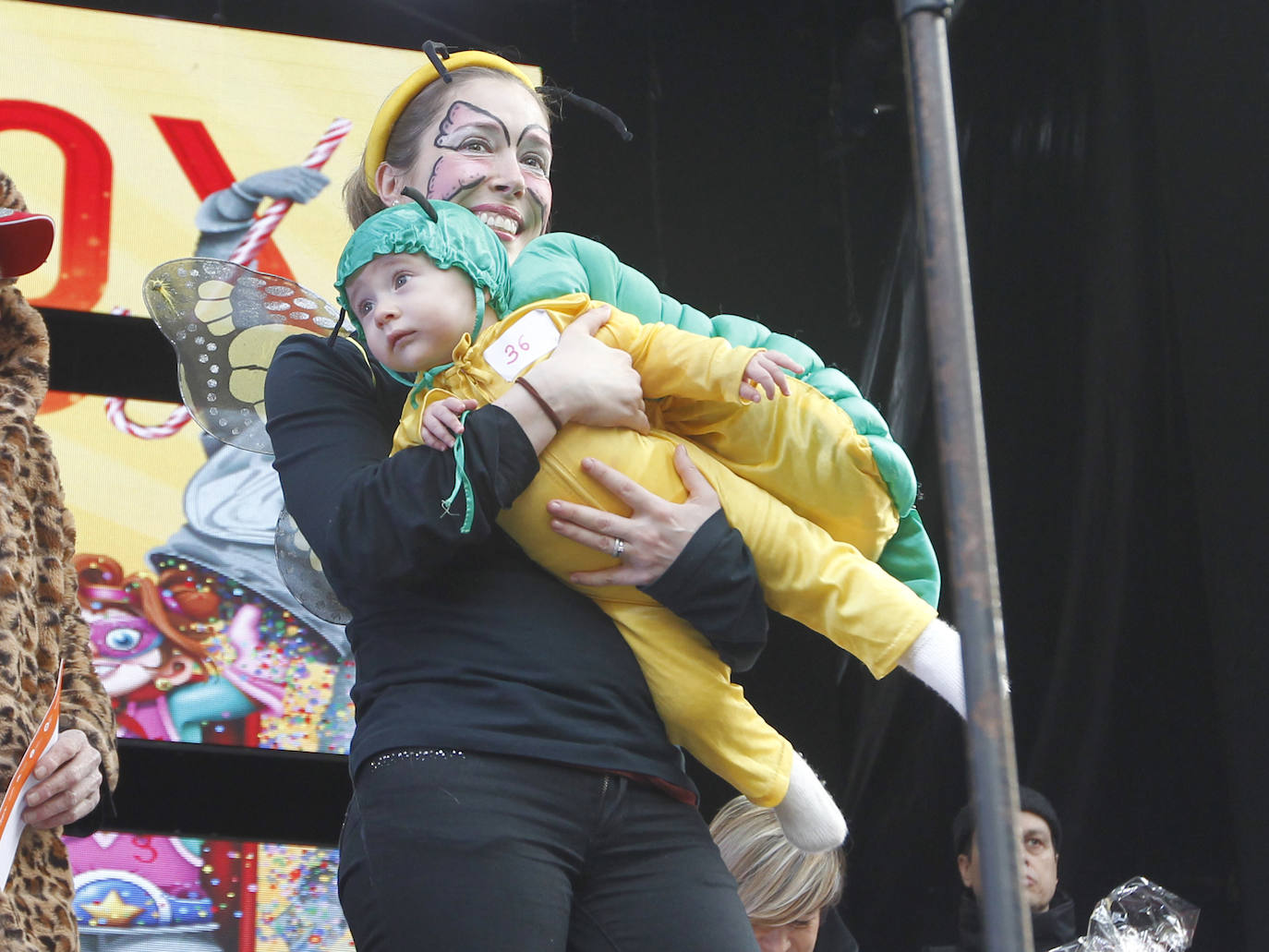 Xareu N'el Ñeru se llevó el primer premio del XXXIII Concurso de Charangas del antroxu gijonés por segundo año consecutivo. Esta charanga del barrio de Jove lució colorido con su 'Tribu Perdida' de chamanes, ataviados con unos trajes espectaculares con motivos tropicales. El segundo puesto fue para Los Gijonudos, mientras que Los Tardones se llevaron el tercero.