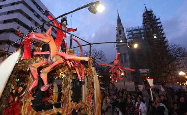 Desfile de Antroxu en Avilés.