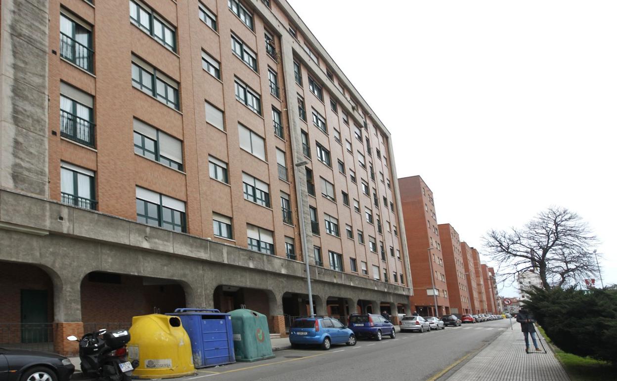 Edificio de la calle Maestro Amado Morán en el que tuvieron lugar los hechos