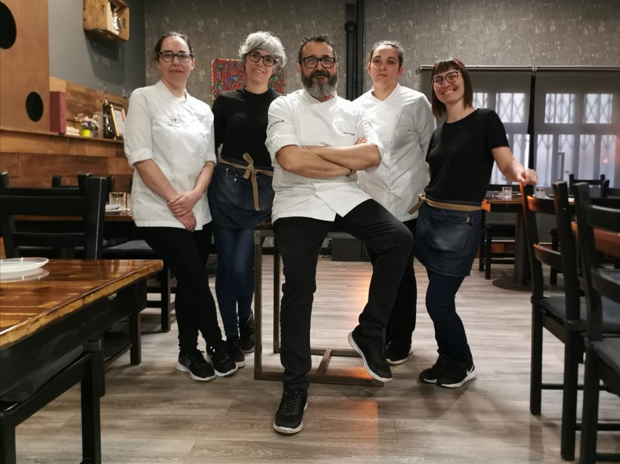 Parte de los integrantes del equipo del restaurante mierense. 