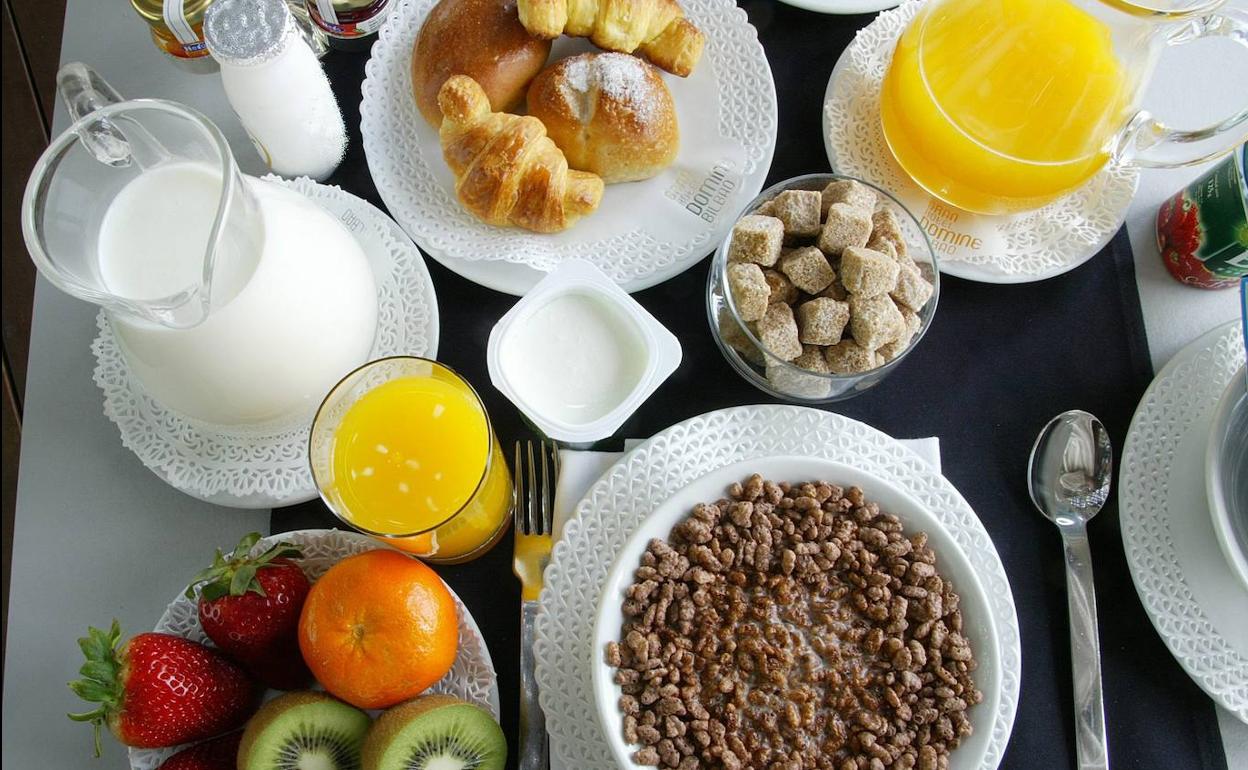 Por qué comer más en el desayuno que en la cena ayuda a prevenir la  obesidad? | El Comercio: Diario de Asturias