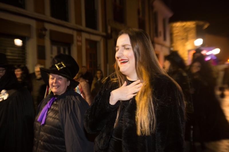 Fotos: El entroxu entierra a su sardina