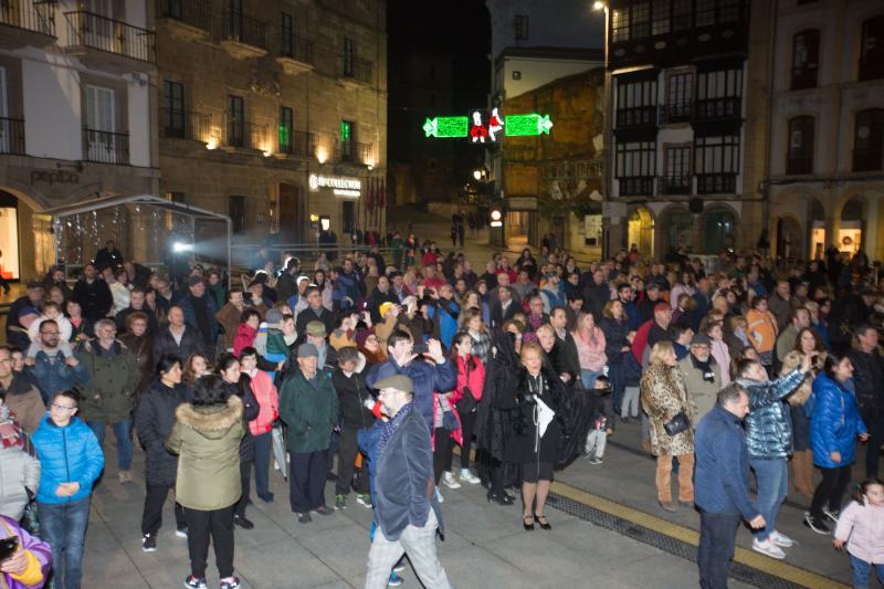 Fotos: El entroxu entierra a su sardina