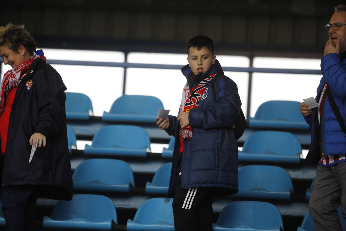 Fotos: ¿Estuviste en el Ponferradina – Sporting? ¡Búscate!