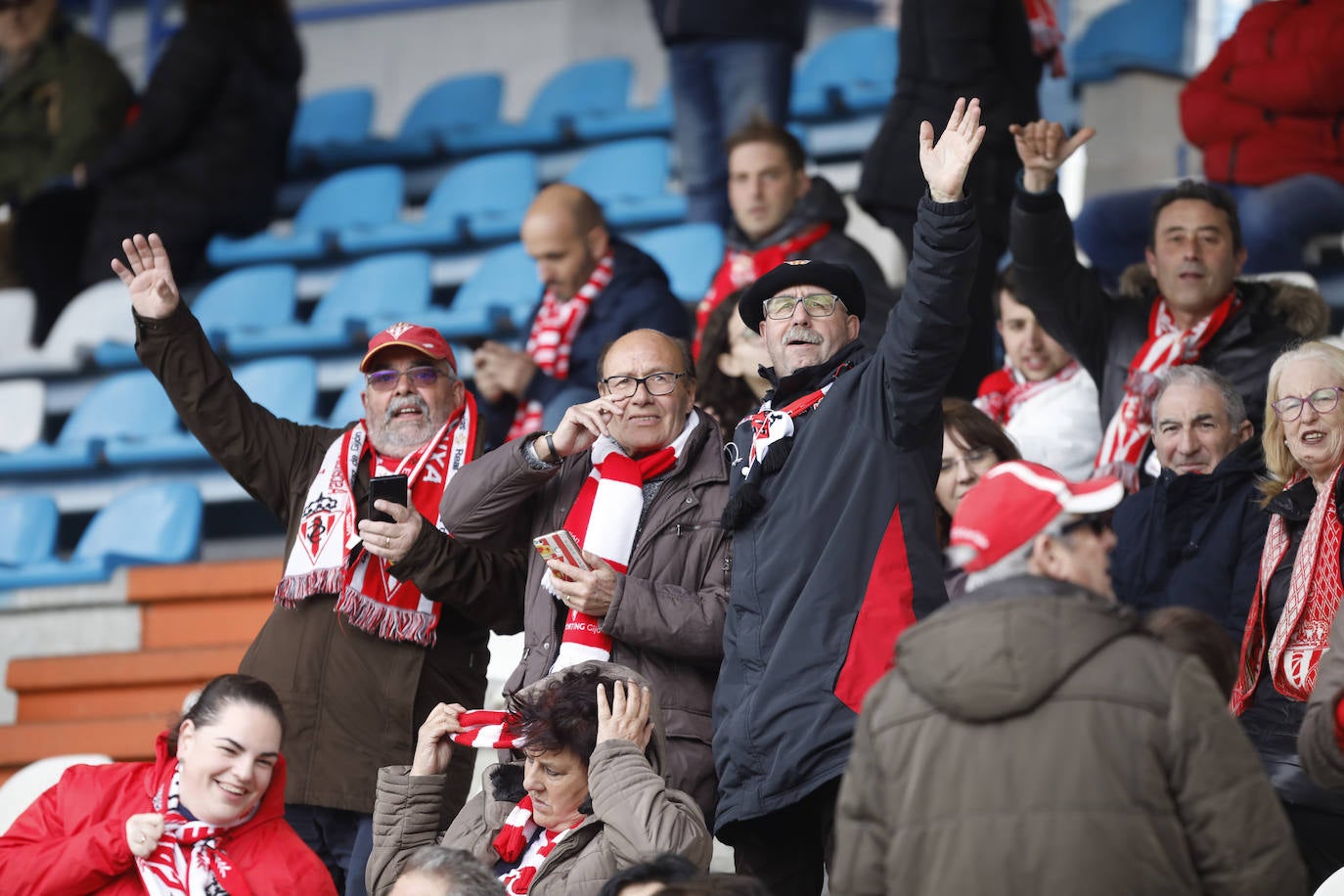 Fotos: ¿Estuviste en el Ponferradina – Sporting? ¡Búscate!