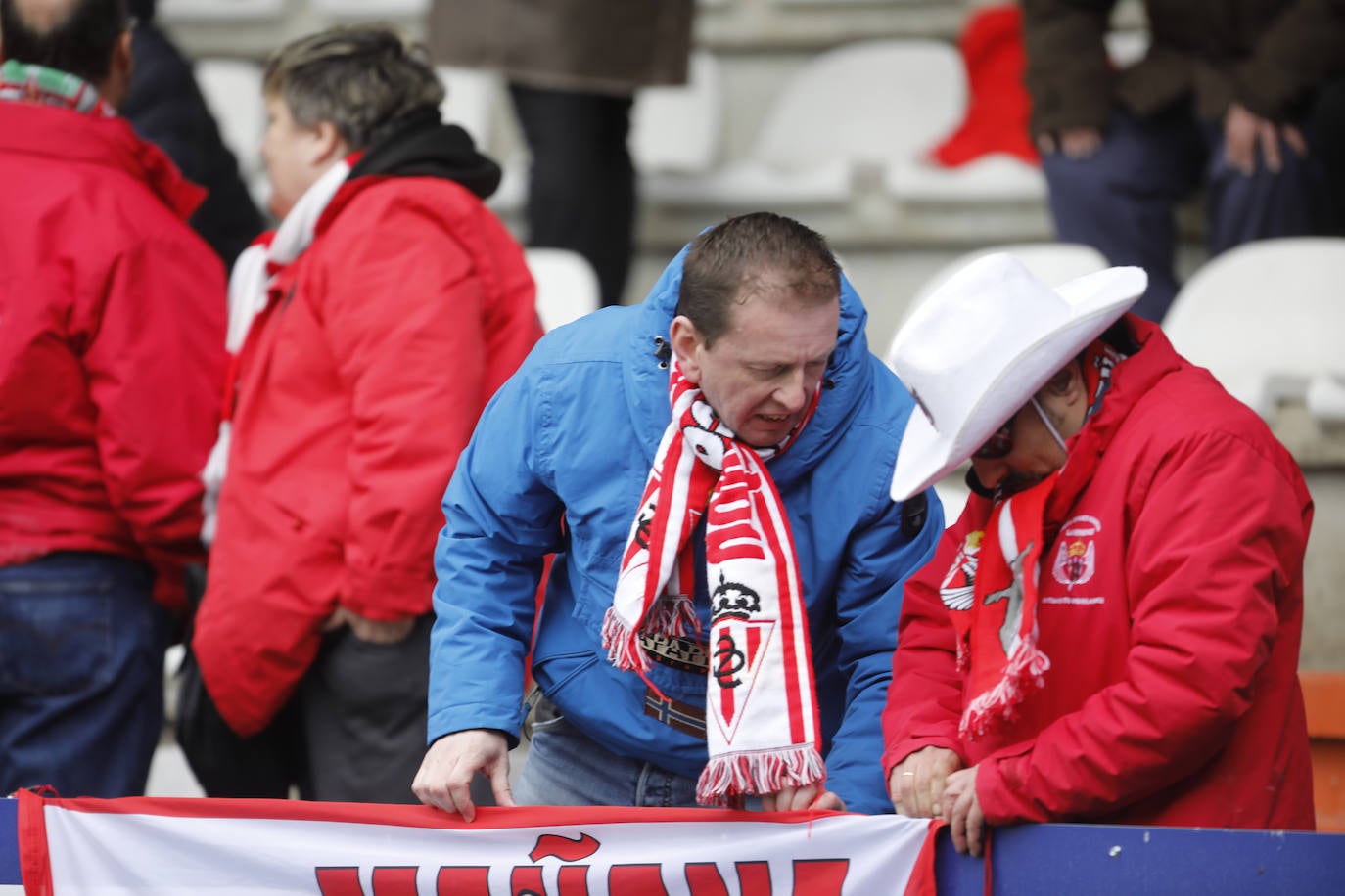 Fotos: ¿Estuviste en el Ponferradina – Sporting? ¡Búscate!