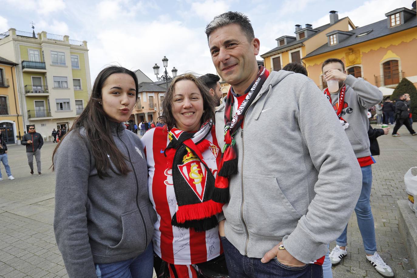 Fotos: ¿Estuviste en el Ponferradina – Sporting? ¡Búscate!