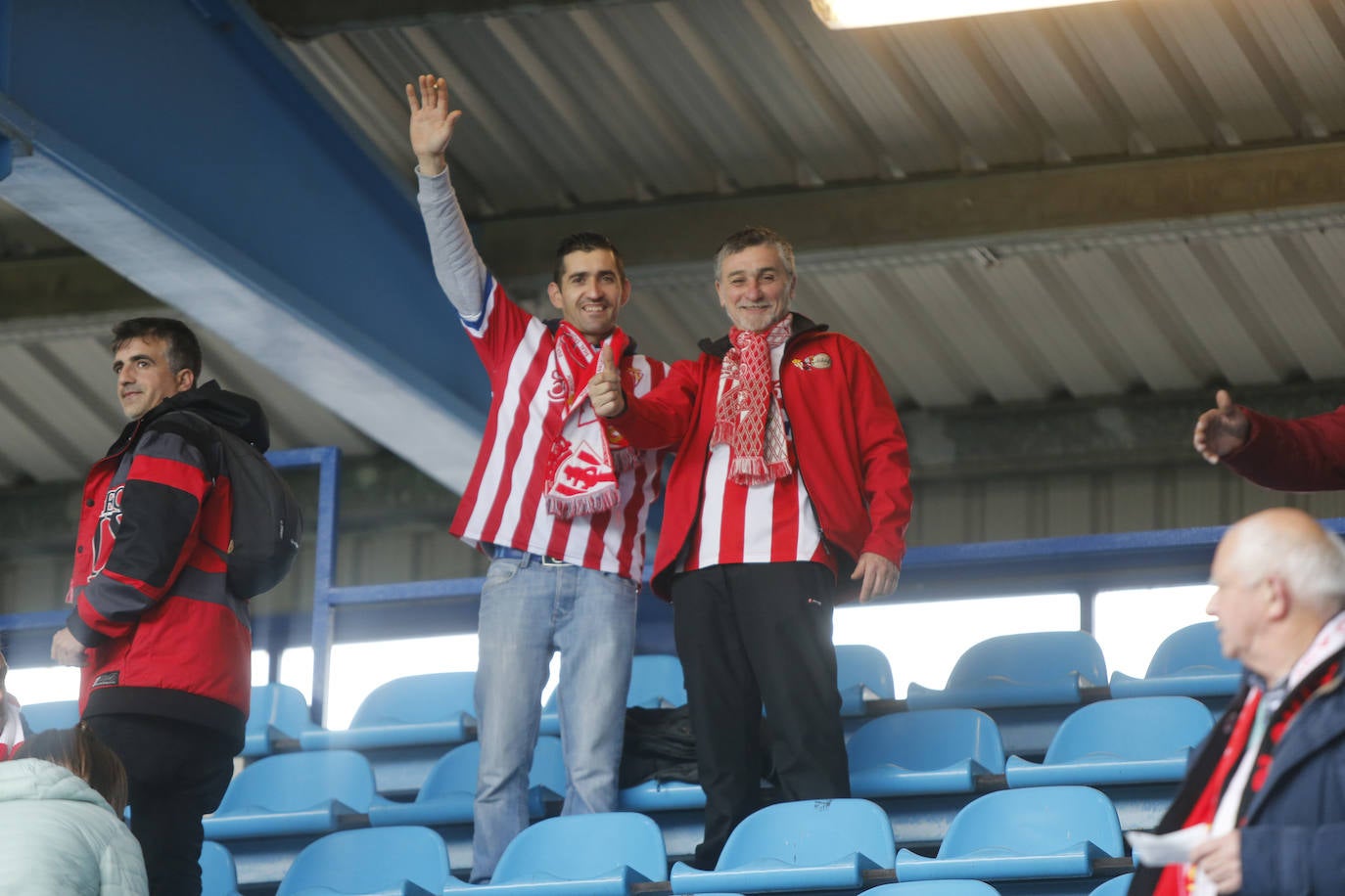 Fotos: ¿Estuviste en el Ponferradina – Sporting? ¡Búscate!