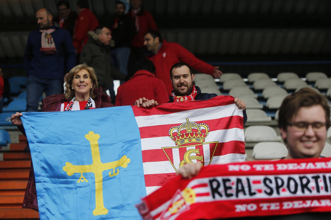 Fotos: ¿Estuviste en el Ponferradina – Sporting? ¡Búscate!