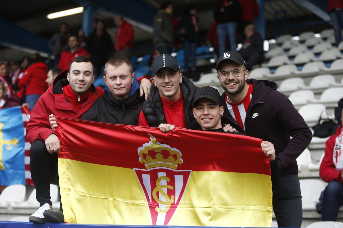 Fotos: ¿Estuviste en el Ponferradina – Sporting? ¡Búscate!