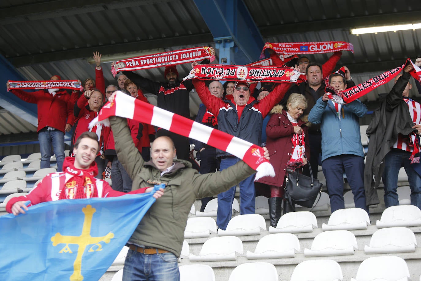 Fotos: ¿Estuviste en el Ponferradina – Sporting? ¡Búscate!