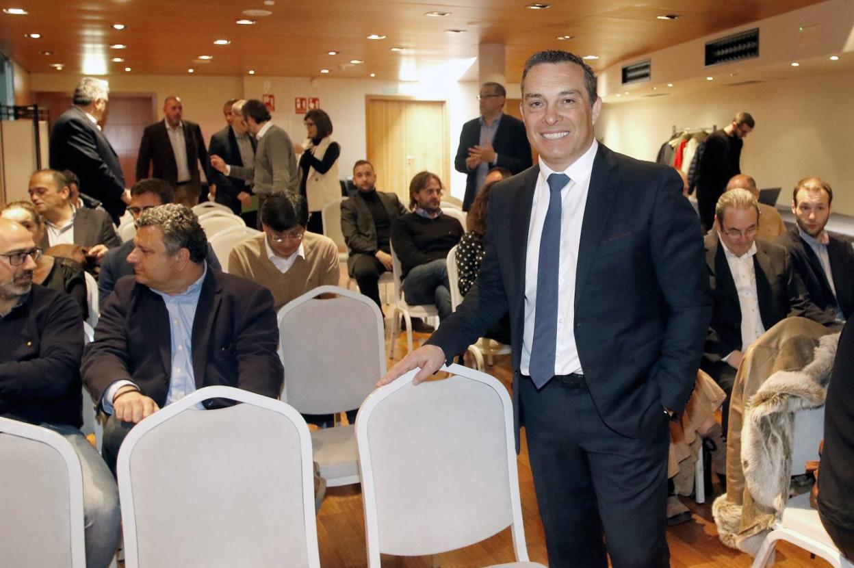 El psicólogo Joaquín Valdés, antes de comenzar la sesión de 'coaching' empresarial. 