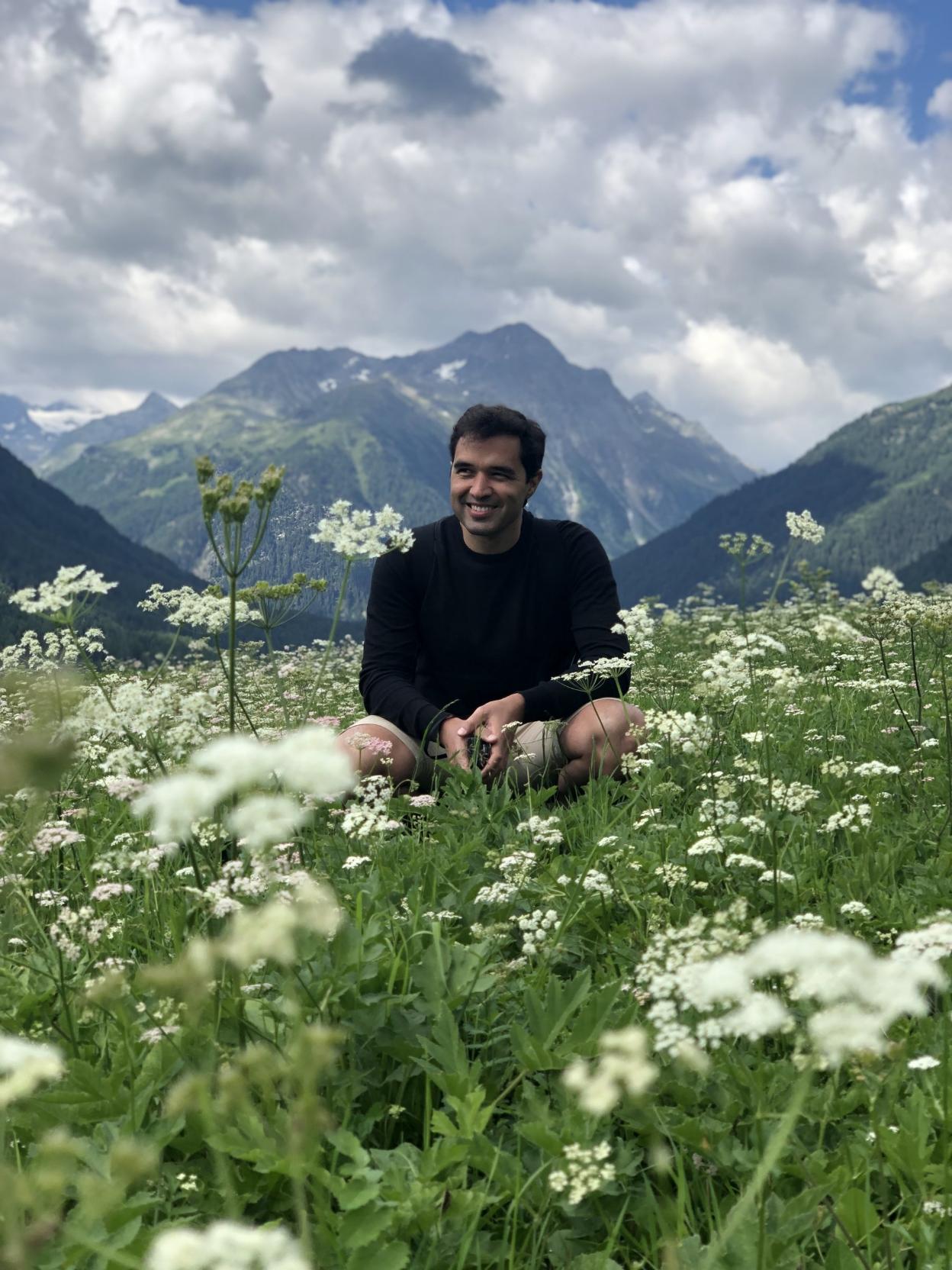 Fernando Alonso en una foto tomada cerca del pueblo de Guarda. 