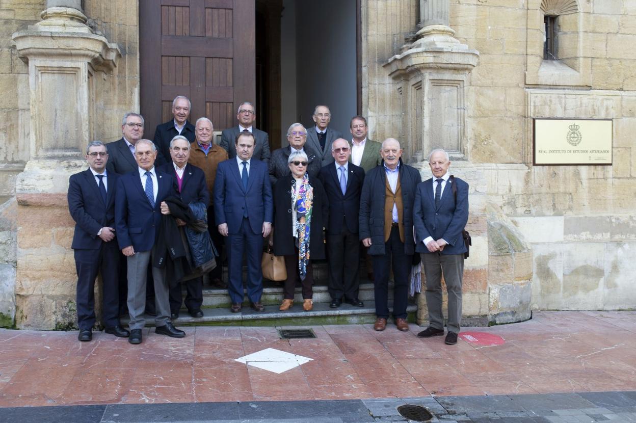 El jurado, en el Real Instituto de Estudios Asturiano. 