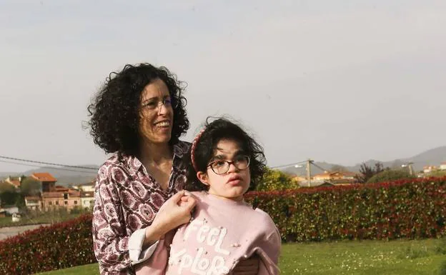Elena Barreiro (y su madre Marta). Valdesoto, 15 años