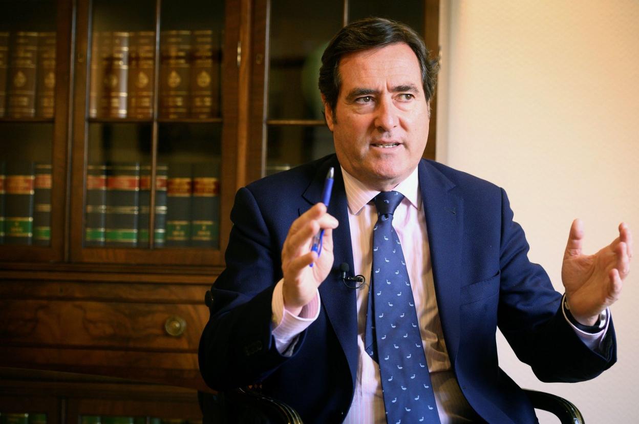 El presidente de CEOE, Antonio Garamendi, en la sede de la patronal española. 