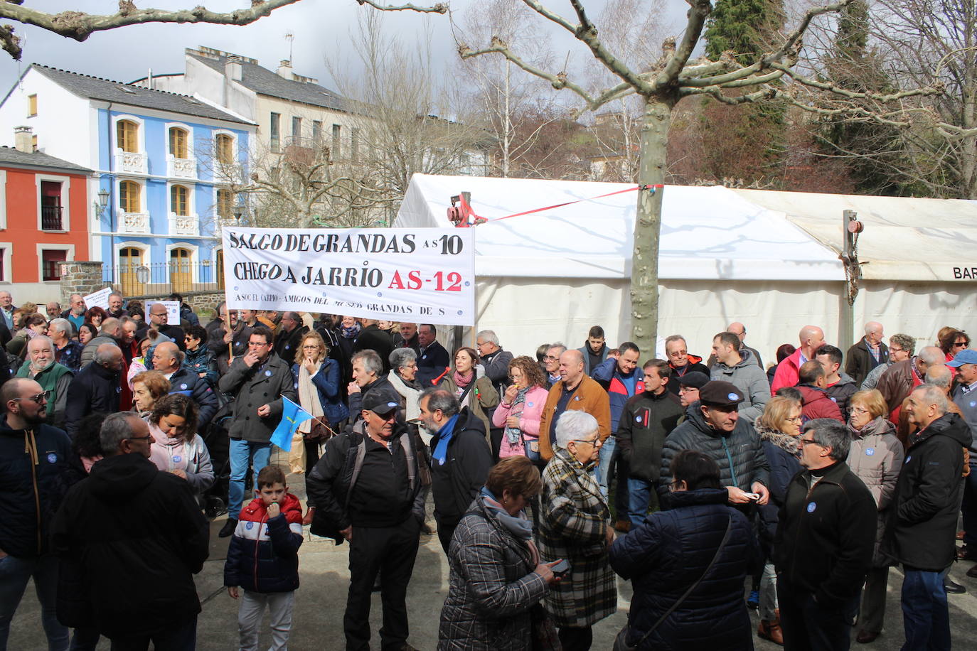 Los vecinos de la comarca aseguran estar «hartos» de que los sucesivos gobiernos regionales pospongan una actuación integral en este vial