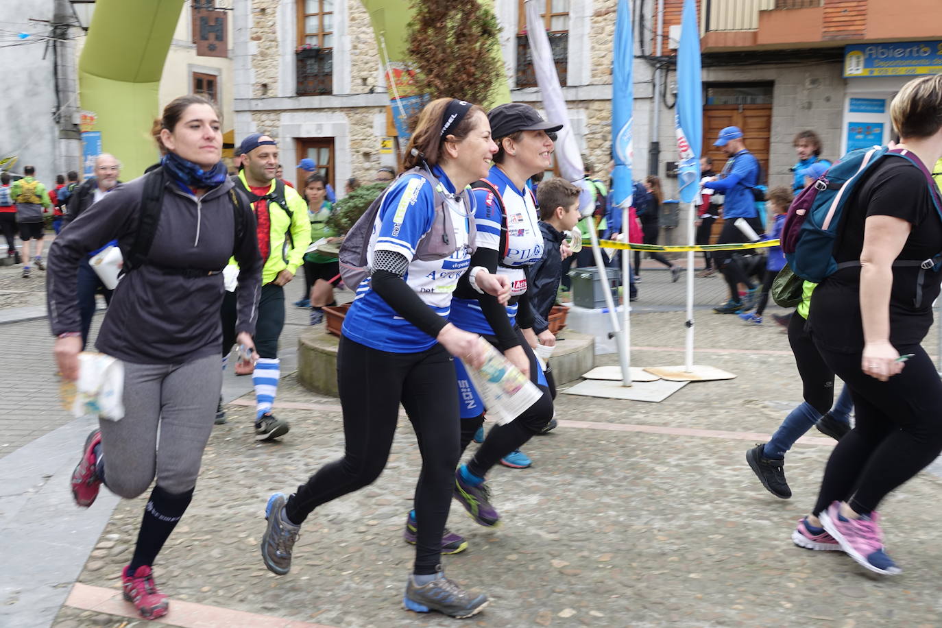 La prueba deportiva Piloña Orienta, organizada por los alumnos de Pro Viaje de Estudios del IES de Infiesto, tuvo lugar este domingo en Infiesto. 